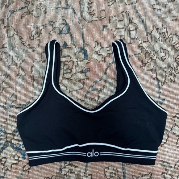 Authentic ALO Yoga Black Set with White Trim - Picture 2 of 3